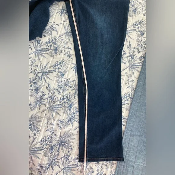 M jeans by Maurice’s Mid-Rise Bootcut Jeans. Size 18 Long - Picture 4 of 9